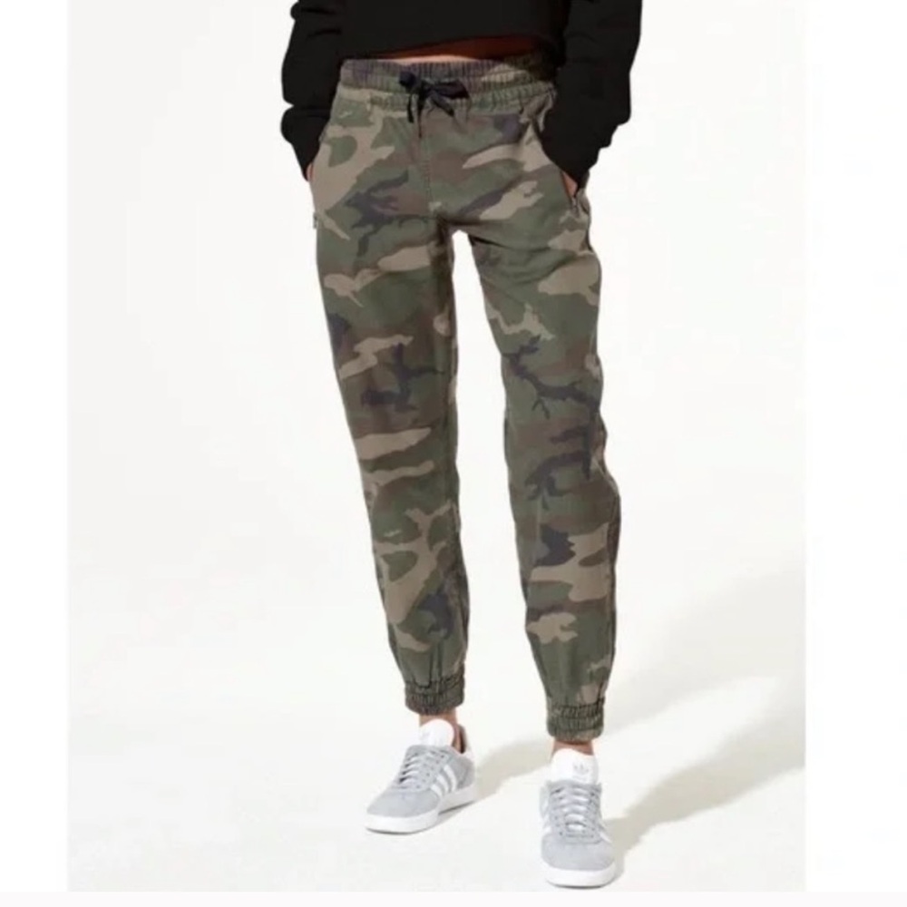 TNA/Aritzia Camo Elastic Waist Pants